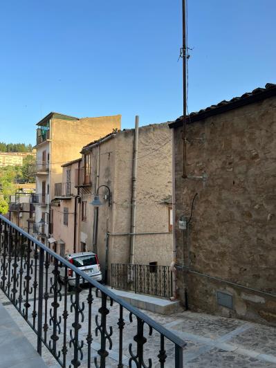 Image No.23-2 Bed House for sale