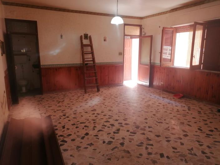 Image No.31-3 Bed House for sale