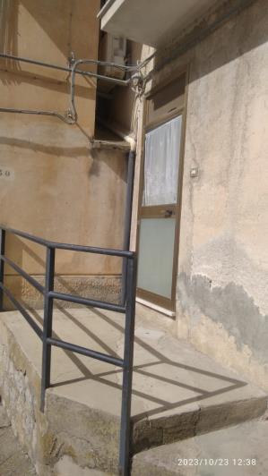 Image No.10-2 Bed House for sale