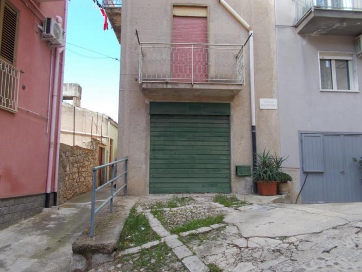 Image No.4-2 Bed House for sale