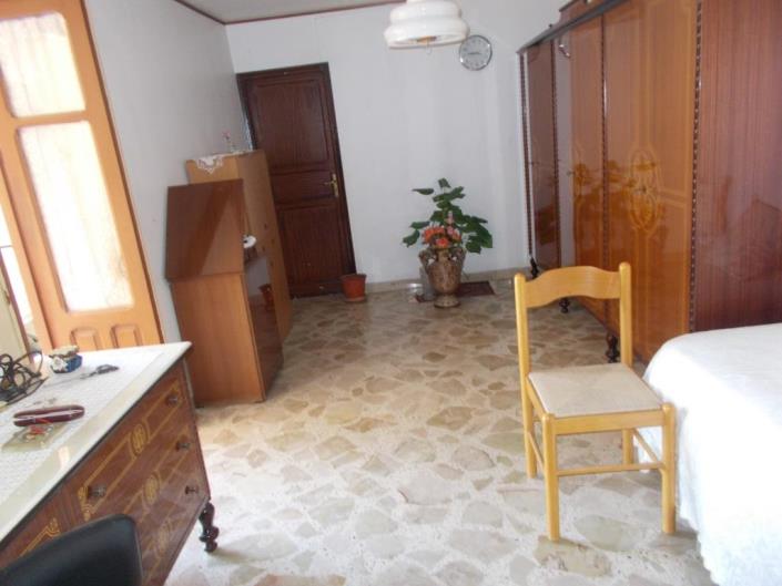 Image No.15-3 Bed House for sale