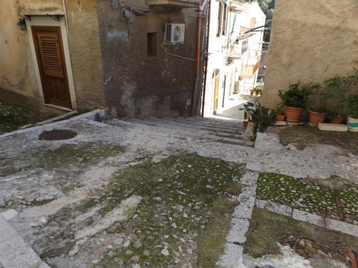 Image No.3-2 Bed House for sale