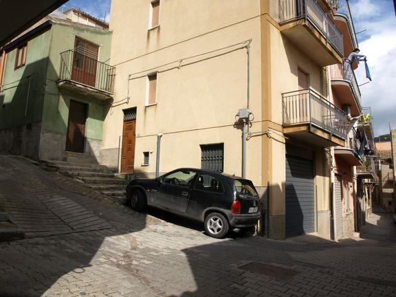 Image No.9-1 Bed House for sale