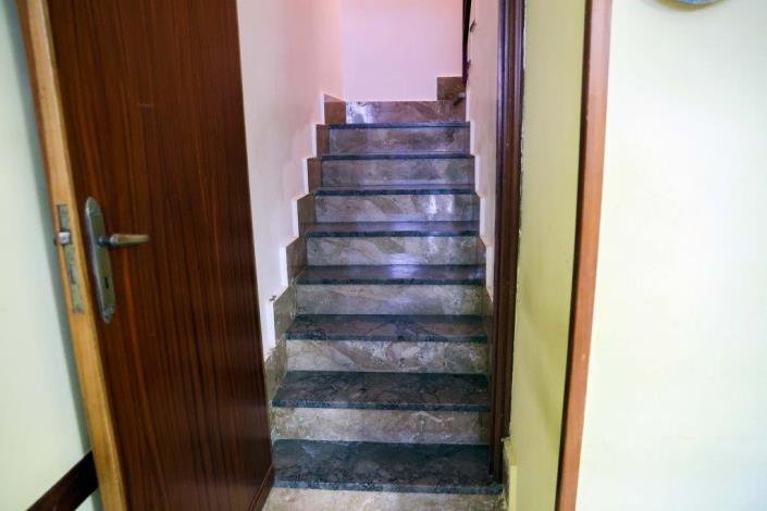 Image No.17-3 Bed House for sale