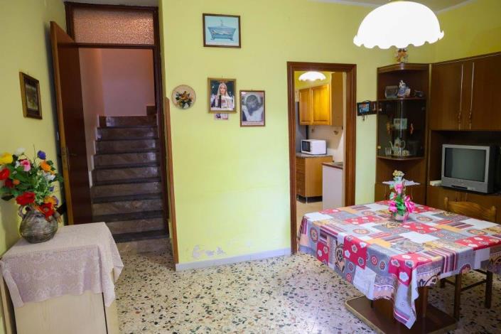 Image No.20-3 Bed House for sale