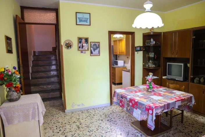 Image No.21-3 Bed House for sale