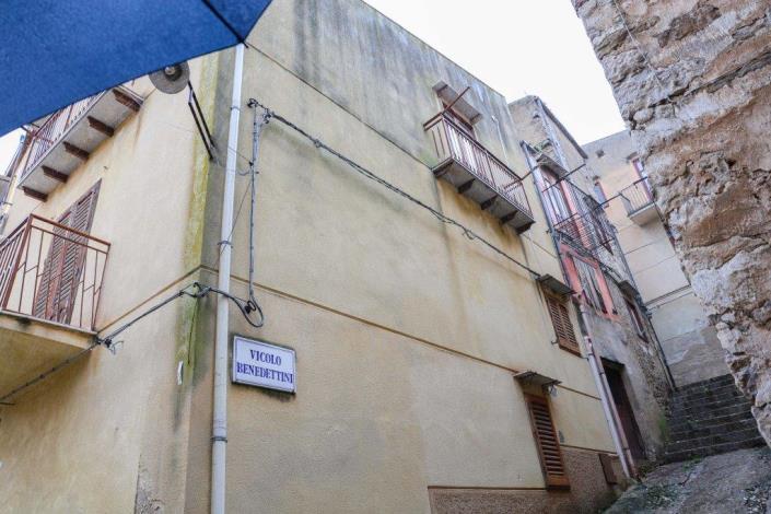 Image No.30-3 Bed House for sale