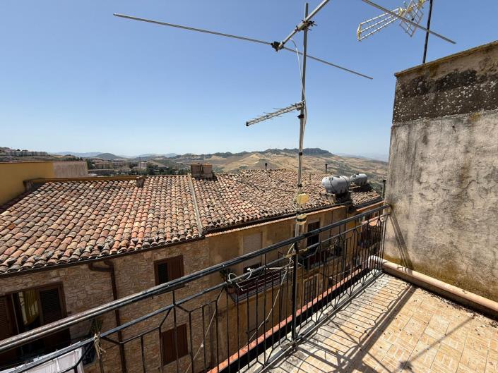 Image No.20-1 Bed House for sale