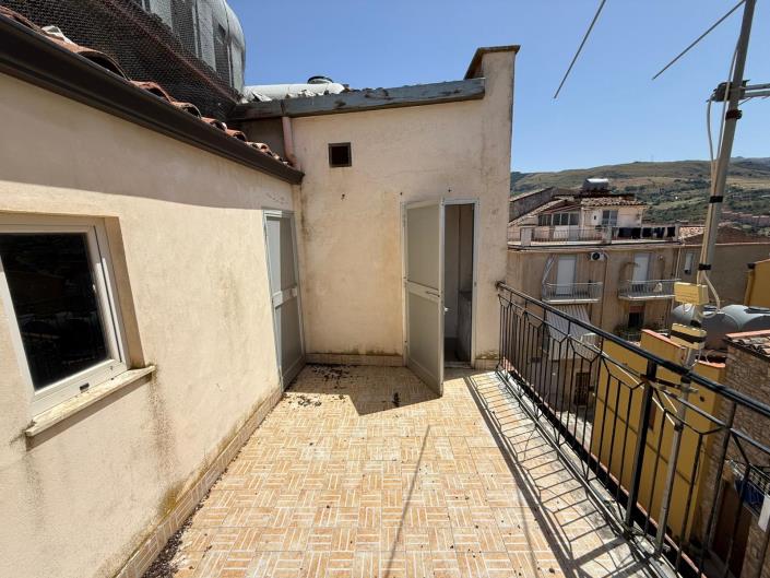 Image No.21-1 Bed House for sale