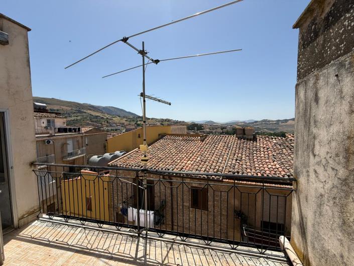 Image No.22-1 Bed House for sale