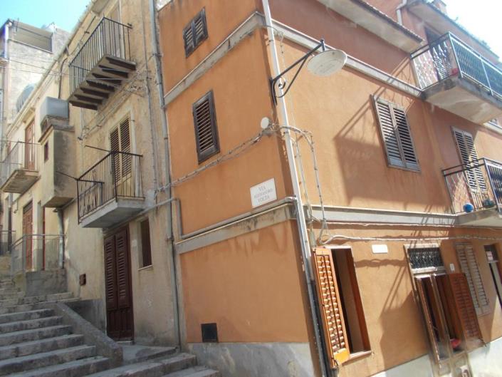 Image No.2-5 Bed House for sale