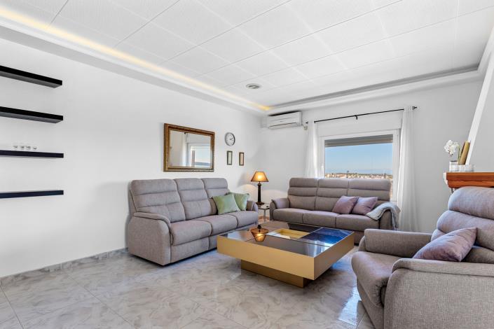 Image No.8-4 Bed Villa / Detached for sale