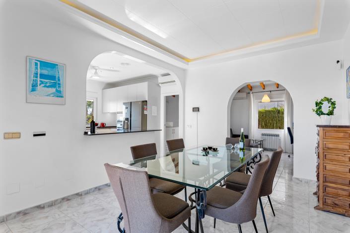 Image No.9-4 Bed Villa / Detached for sale