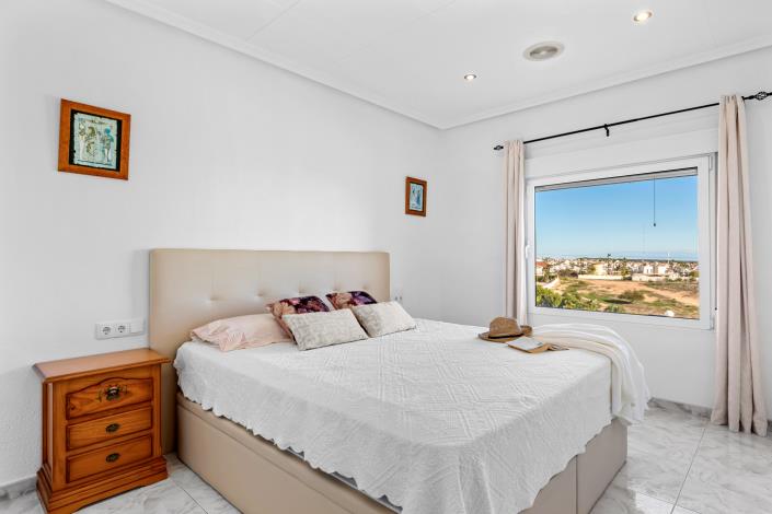 Image No.13-4 Bed Villa / Detached for sale