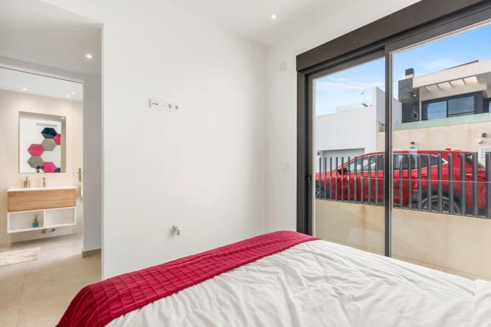 Image No.12-3 Bed Villa / Detached for sale