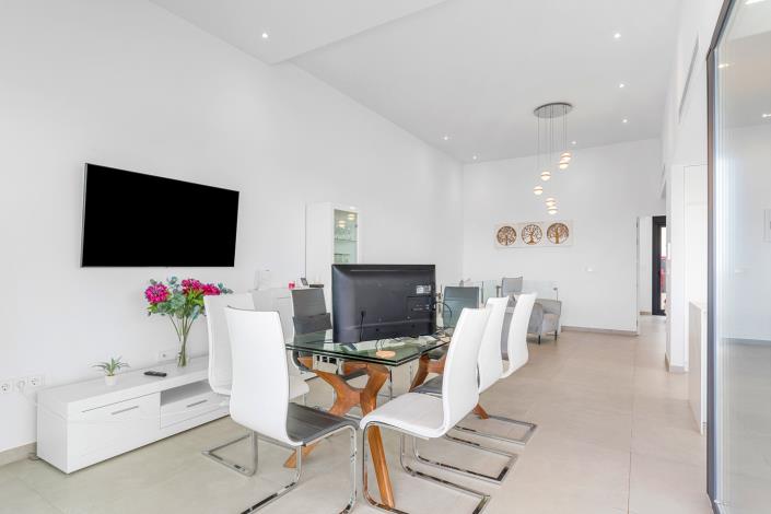 Image No.9-3 Bed Villa / Detached for sale