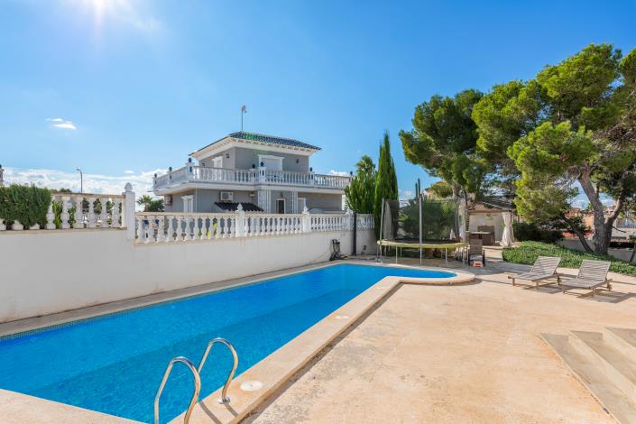 Image No.37-4 Bed Villa / Detached for sale