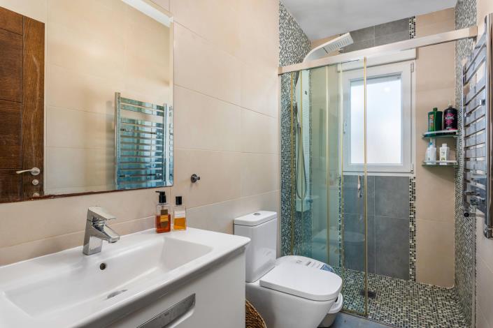 Image No.15-4 Bed Villa / Detached for sale