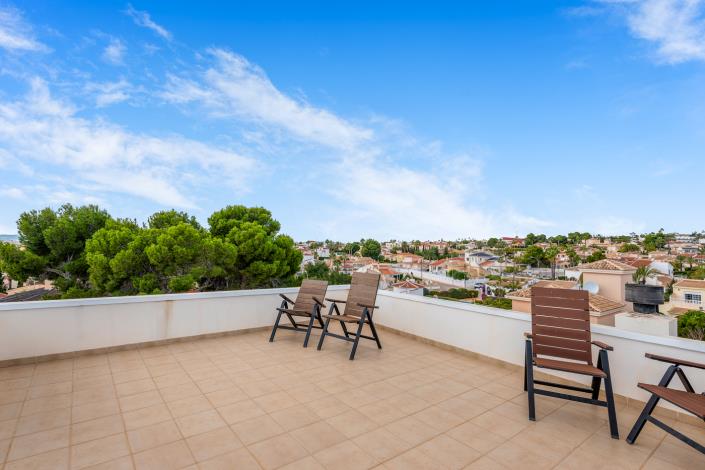 Image No.39-4 Bed Villa / Detached for sale