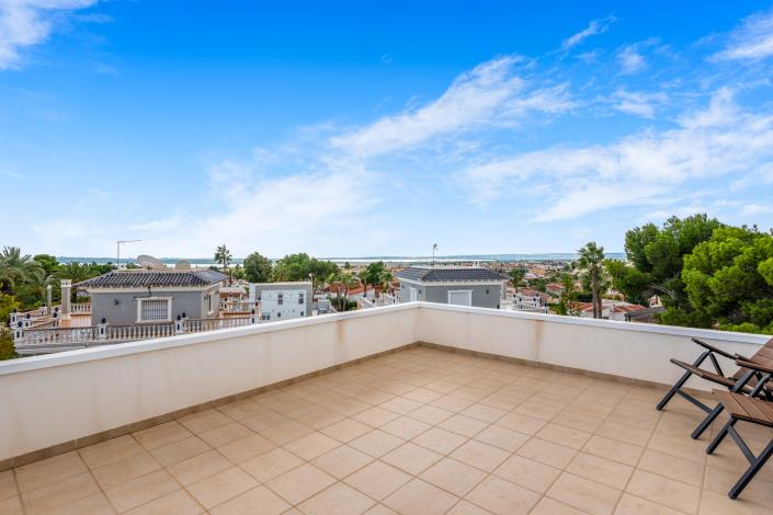 Image No.40-4 Bed Villa / Detached for sale