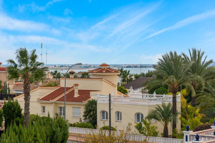 Image No.41-4 Bed Villa / Detached for sale