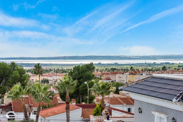 Image No.42-4 Bed Villa / Detached for sale