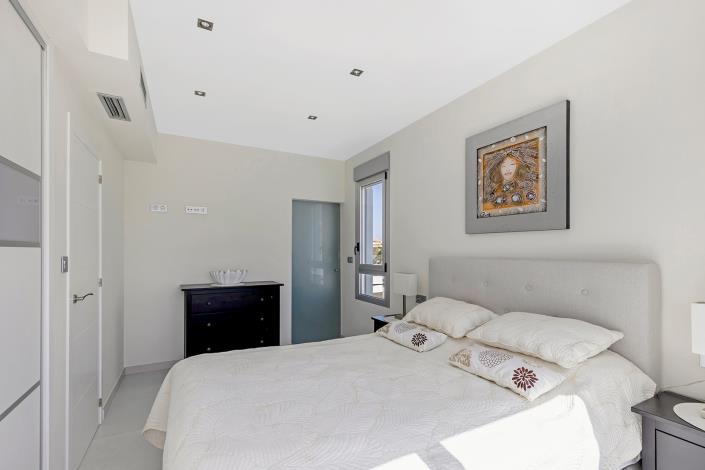 Image No.21-3 Bed Villa for sale