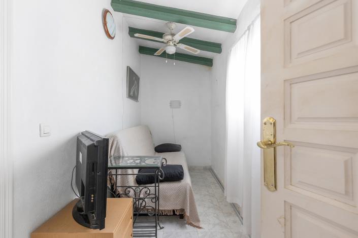 Image No.20-2 Bed Townhouse for sale