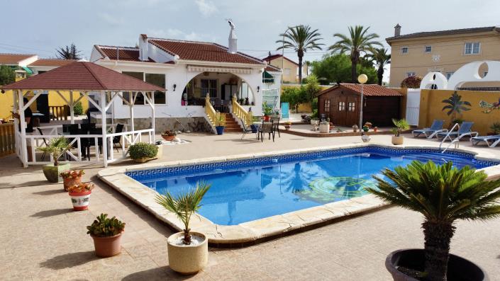 Image No.18-4 Bed Villa / Detached for sale