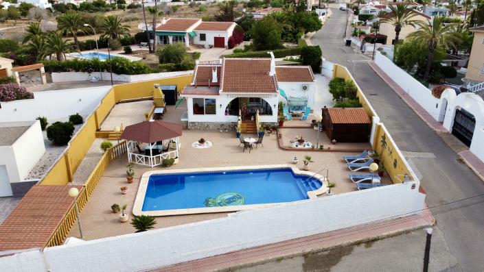 Image No.28-4 Bed Villa / Detached for sale