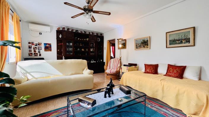 Image No.8-4 Bed Villa / Detached for sale