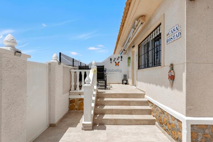 Image No.25-2 Bed Semi-Detached for sale