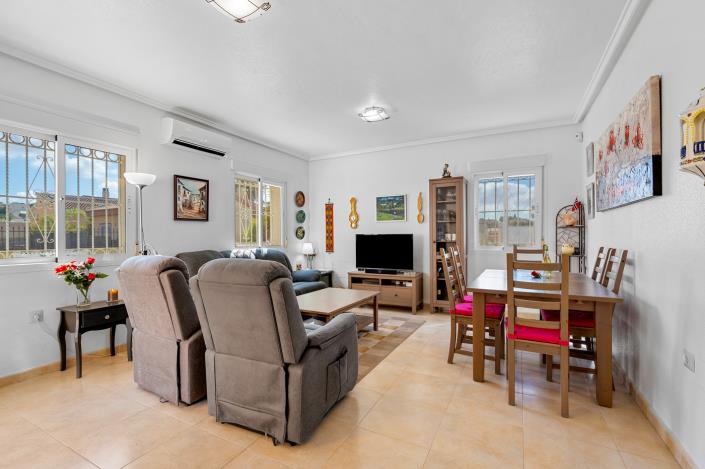 Image No.9-5 Bed Villa / Detached for sale