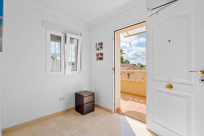 Image No.31-5 Bed Villa / Detached for sale