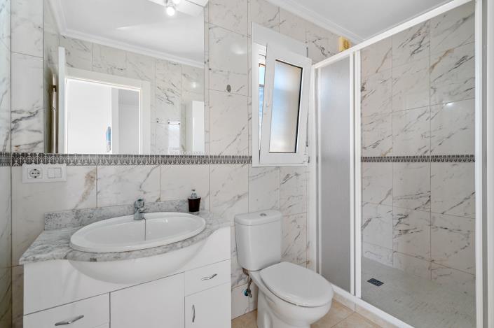 Image No.32-5 Bed Villa / Detached for sale