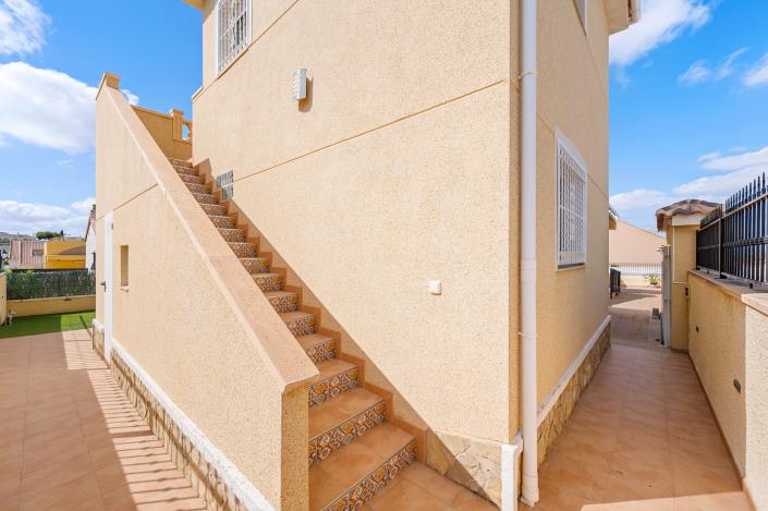 Image No.39-5 Bed Villa / Detached for sale