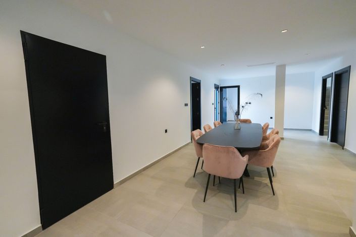 Image No.10-5 Bed Villa for sale