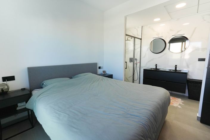 Image No.25-5 Bed Villa for sale