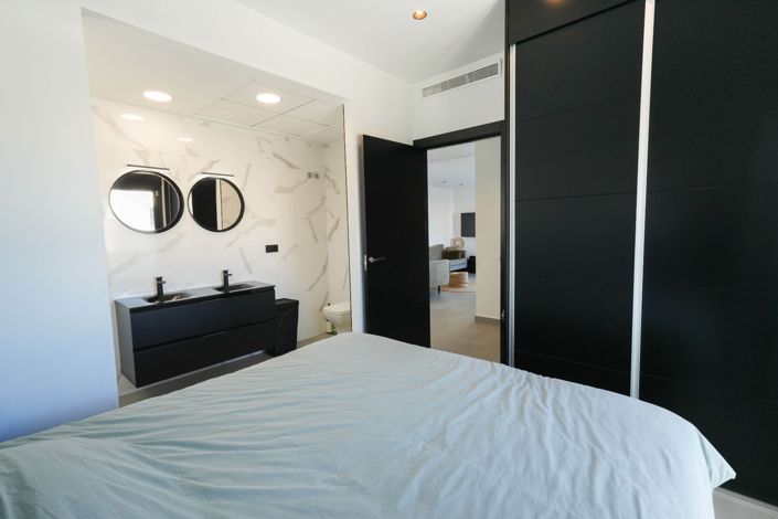 Image No.27-5 Bed Villa for sale