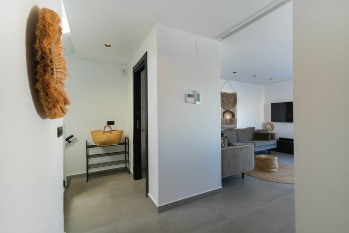 Image No.3-5 Bed Villa for sale