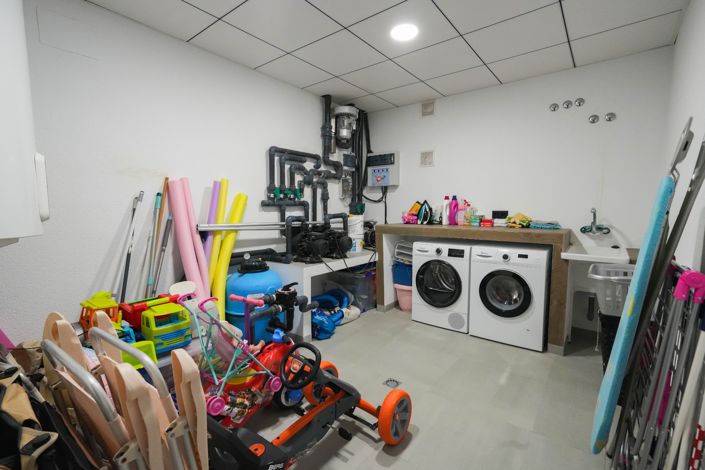 Image No.40-5 Bed Villa for sale