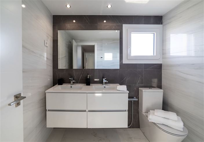 Image No.15-3 Bed Apartment for sale