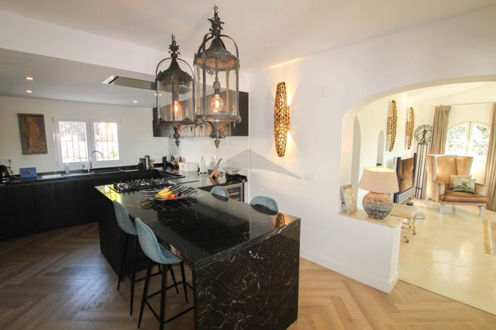 Image No.12-5 Bed Villa for sale