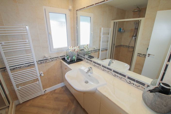 Image No.17-5 Bed Villa for sale