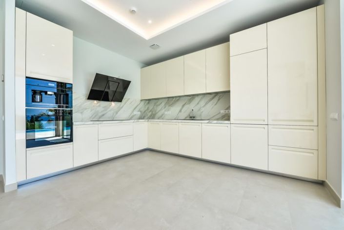 Image No.14-6 Bed Villa for sale