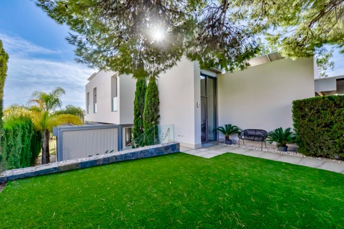 Image No.4-6 Bed Villa for sale