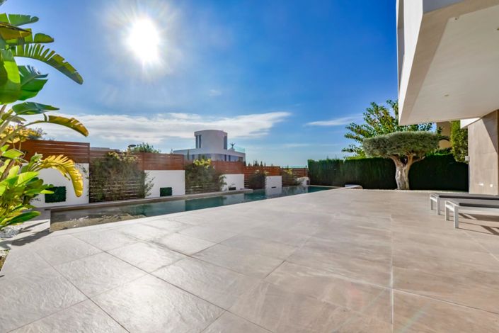 Image No.9-6 Bed Villa for sale