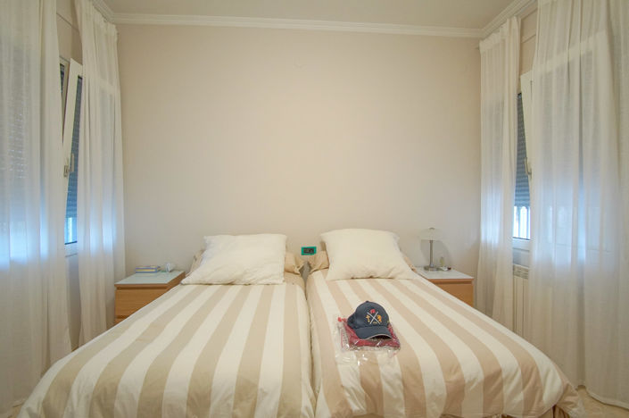 Image No.2-6 Bed Villa for sale