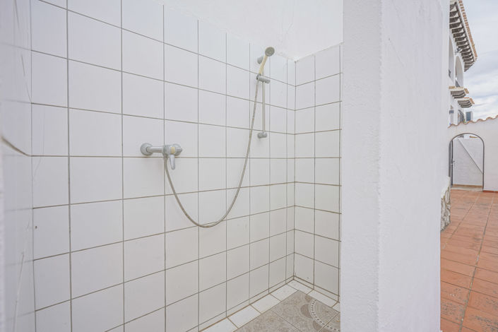 Image No.40-5 Bed Villa for sale