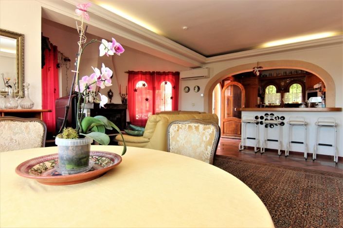 Image No.28-8 Bed Villa for sale